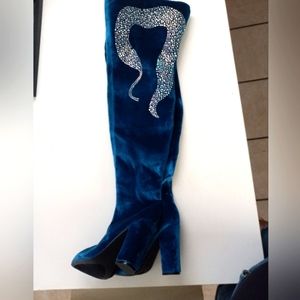Knee high turquoise crush velvet chunky heel boots size 6m